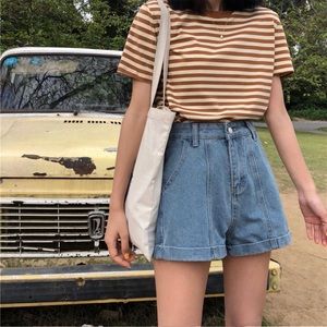 Unique/Fashionable High waisted Denim shorts 💙💙